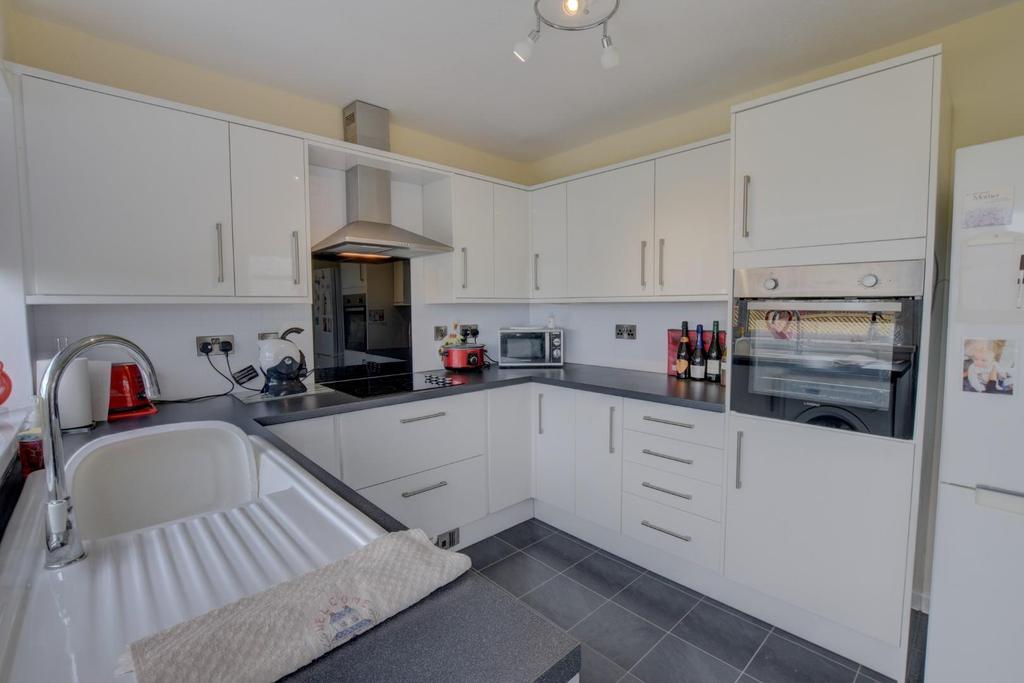 Highfield Avenue, Burnley 2 bed detached bungalow £219,950