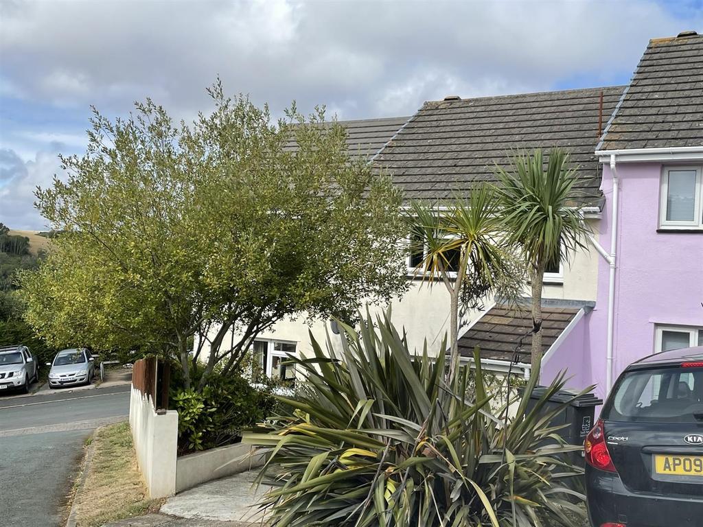 Hermitage Road, Dartmouth 5 bed end of terrace house £360,000