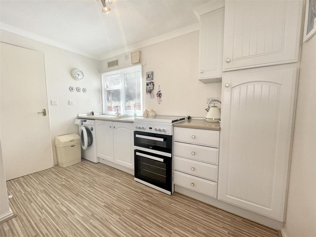 Bromsgrove Road, Hunnington, Halesowen 1 bed property for sale £100,000
