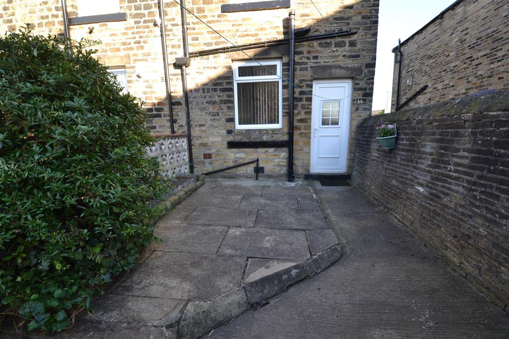 Undercliffe Road, Undercliffe, Bradford 2 bed end of terrace house for