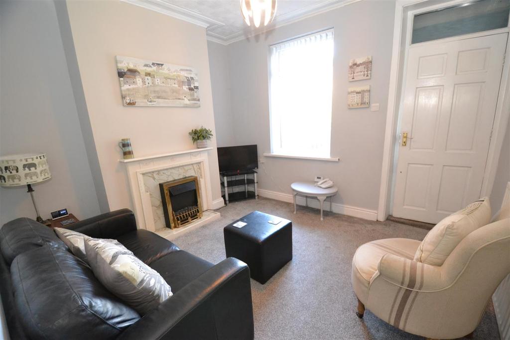 Undercliffe Road, Undercliffe, Bradford 2 bed end of terrace house £