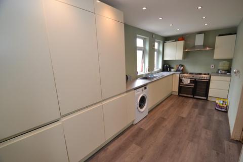 67 Thackeray Road, Bradford, BD10 0JR