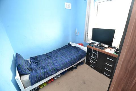 67 Thackeray Road, Bradford, BD10 0JR