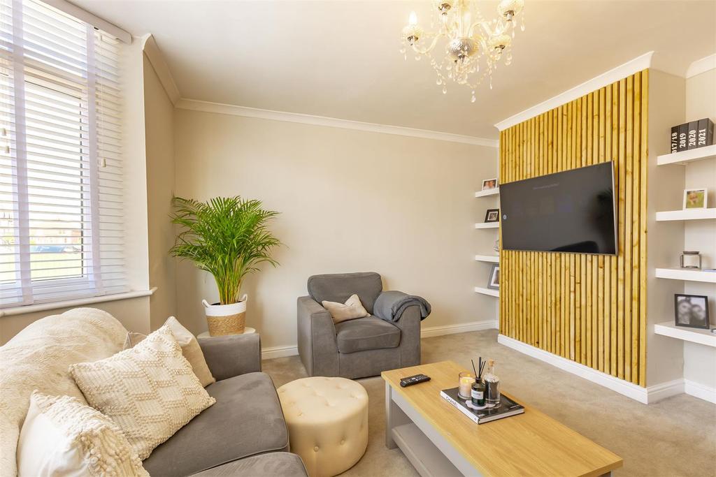 Cedar Avenue, Long Eaton 3 bed semidetached house for sale £235,000