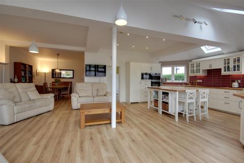 44 Riplingham Road, Kirk Ella, Hull, HU10 7TP
