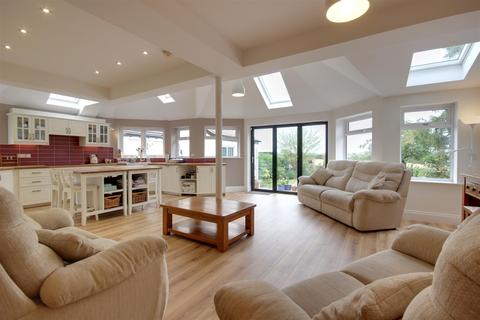 44 Riplingham Road, Kirk Ella, Hull, HU10 7TP