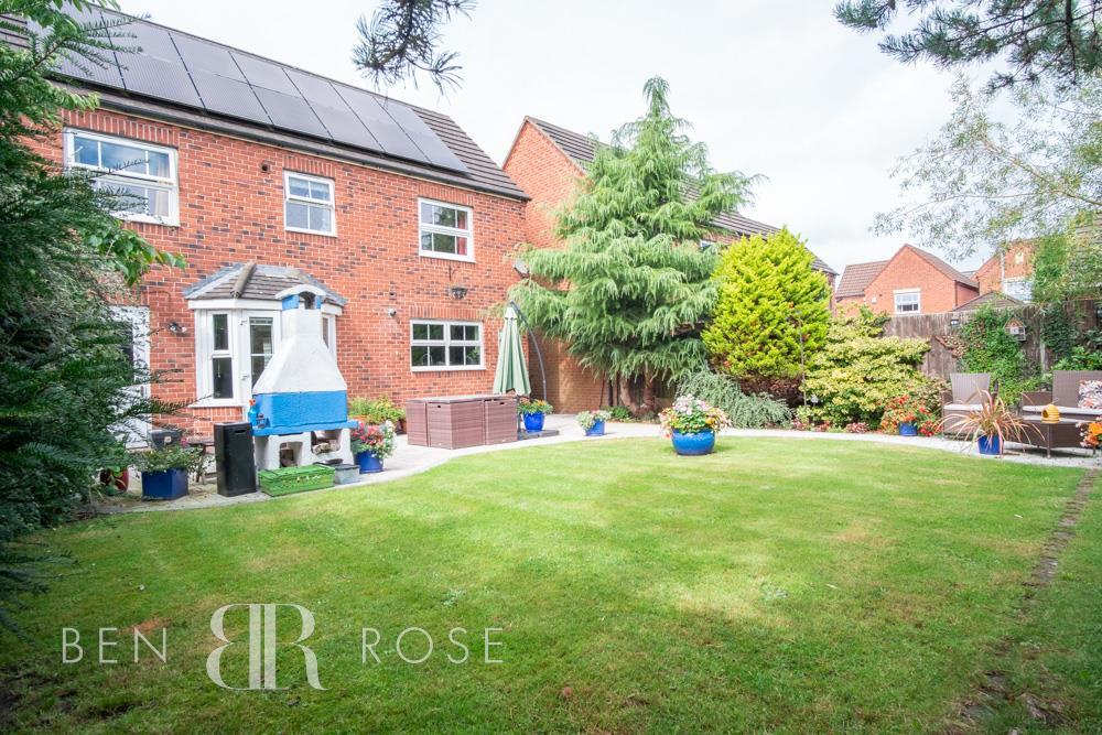 Great Park Drive, Leyland 4 bed detached house £300,000