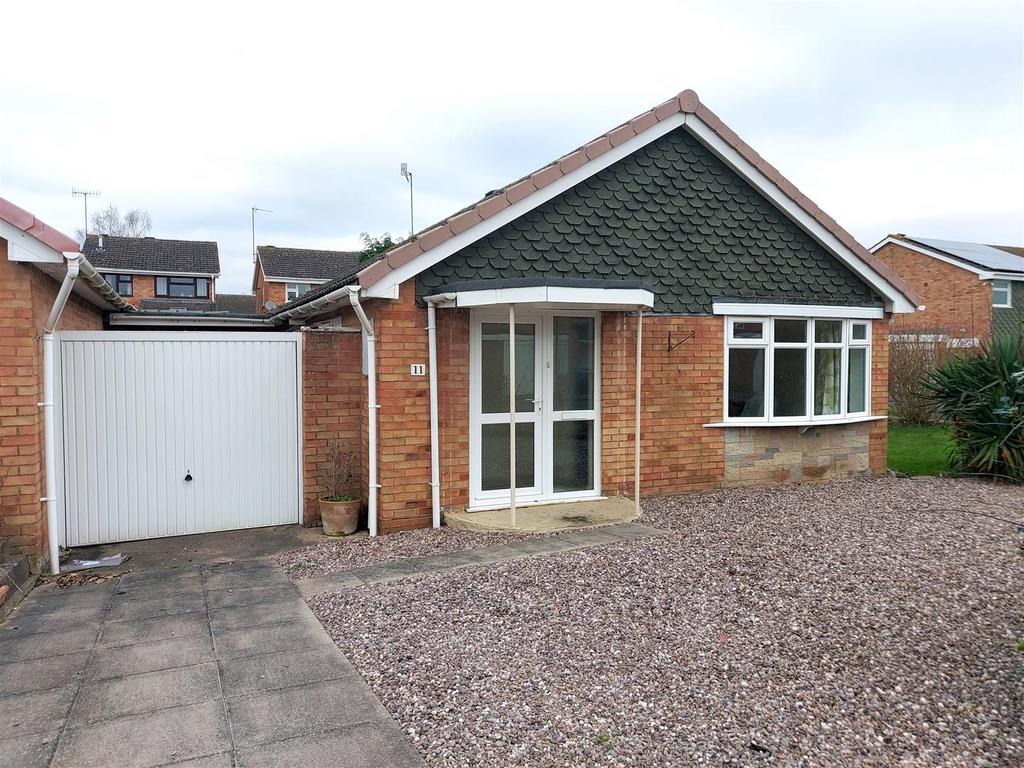 Oak Apple Close, StourportOnSevern 2 bed semidetached bungalow for