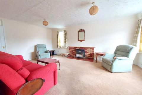 2 bedroom semi-detached bungalow for sale, Oak Apple Close, Stourport-On-Severn