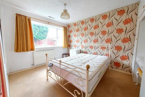 2 bedroom semi-detached bungalow for sale, Oak Apple Close, Stourport-On-Severn
