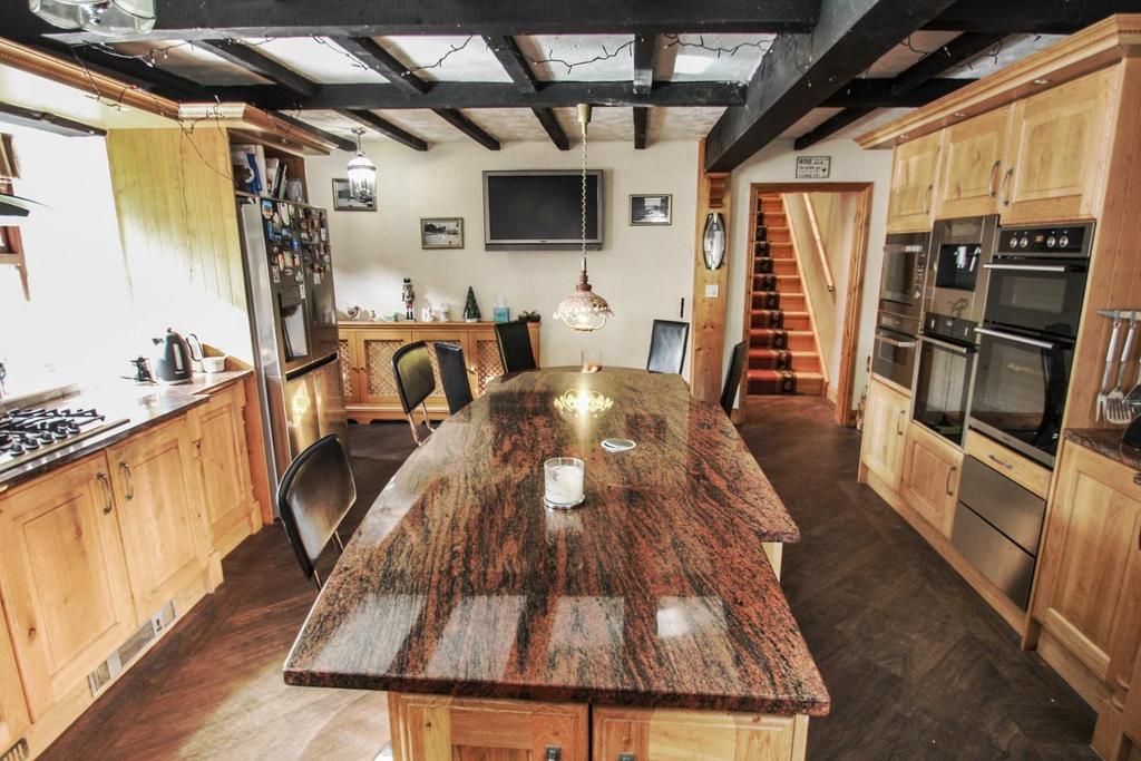 Hodgson Fold, Bradford 2 bed house £230,000
