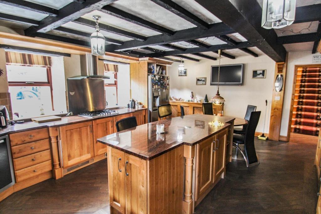 Hodgson Fold, Bradford 2 bed house £230,000