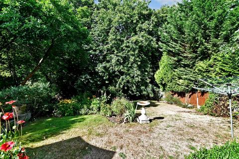 11 The Crescent, Canterbury, CT2 7AQ