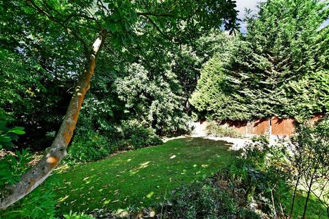 11 The Crescent, Canterbury, CT2 7AQ