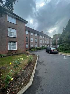 3 bedroom apartment to rent, Chandos Court, Southgate