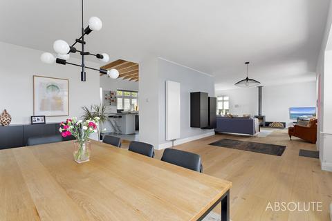 3 Broadpark Road, Torquay, TQ2 6TD