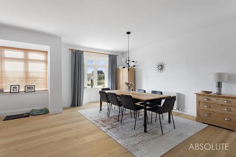 3 Broadpark Road, Torquay, TQ2 6TD