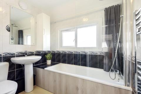 305 Farnham Road, Slough, SL2 1HD