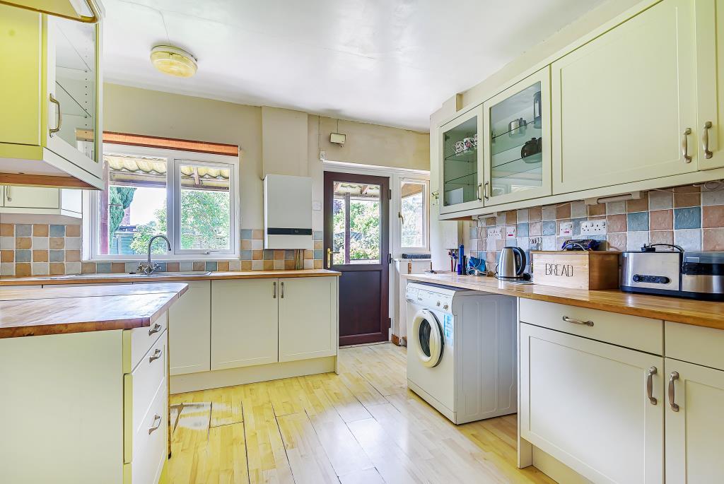 Bredenbury, Herefordshire, HR7 4 bed detached bungalow for sale £340,000