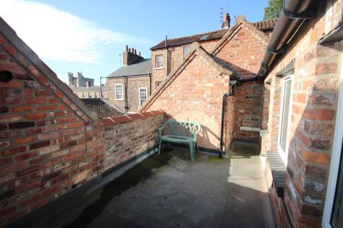 2 bedroom terraced house to rent - Groves Lane, York, YO31