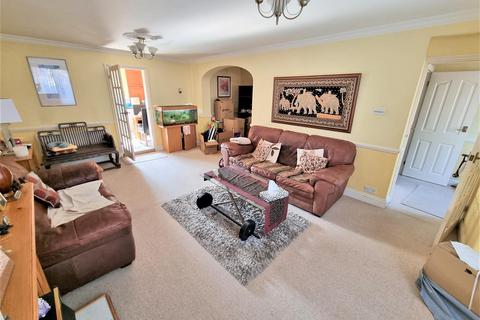 312 Hounslow Road, Hanworth, Feltham, TW13 5JW