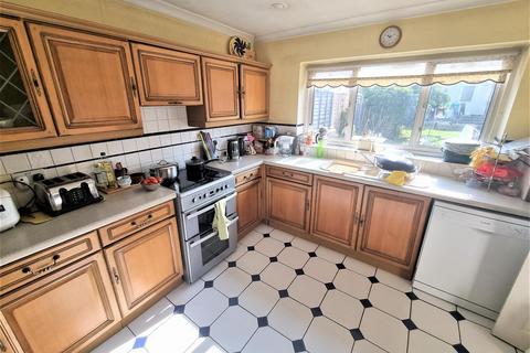 312 Hounslow Road, Hanworth, Feltham, TW13 5JW
