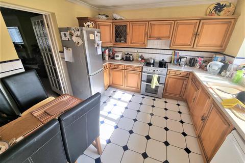 312 Hounslow Road, Hanworth, Feltham, TW13 5JW