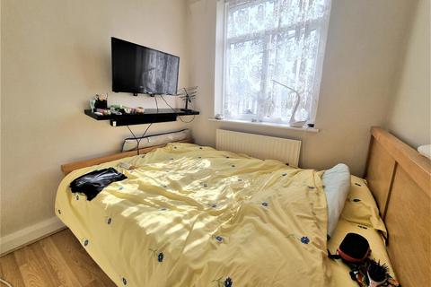 312 Hounslow Road, Hanworth, Feltham, TW13 5JW