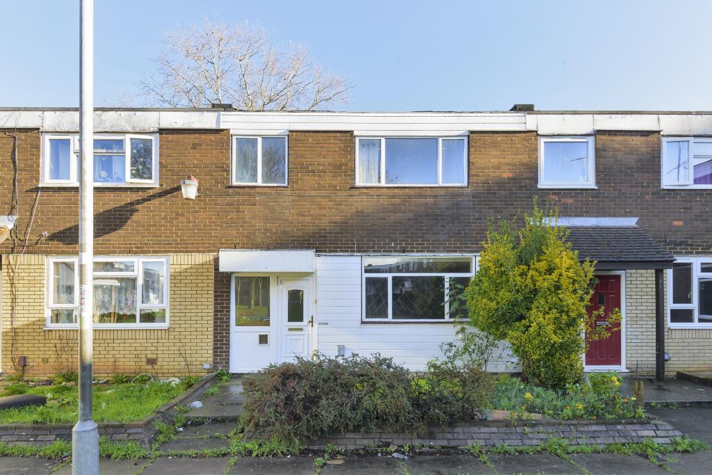 Farnborough, Hampshire, GU14 3 bed terraced house for sale £285,000