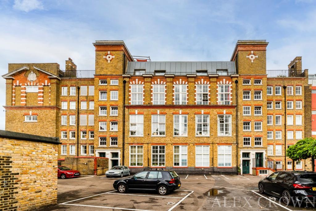 Grenier Apartment, Gervase Street, Old Kent Road 2 bed flat £2,000