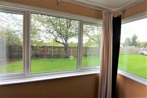 2 bedroom flat to rent, Grovebury Court