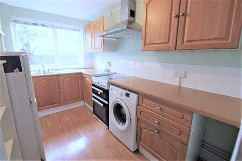 2 bedroom flat to rent, Grovebury Court