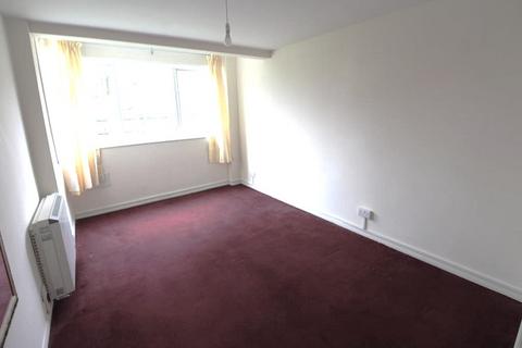 2 bedroom flat to rent, Grovebury Court