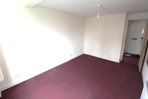 2 bedroom flat to rent, Grovebury Court