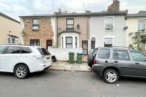 4 bedroom terraced house to rent, Whitworth Road, Woolwich