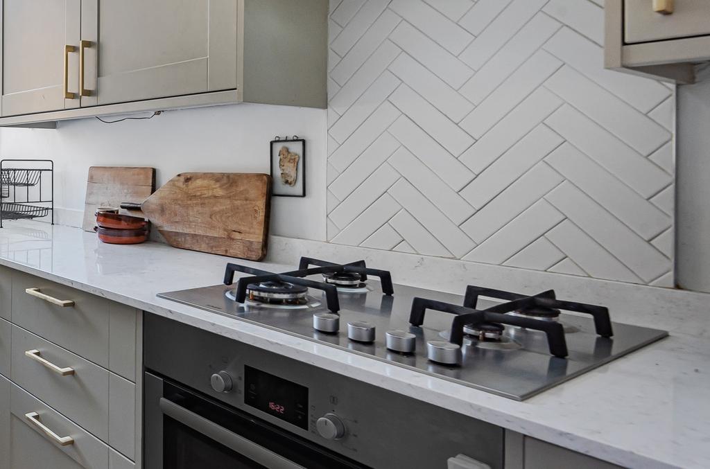 Denman Road Peckham SE15 2 bed flat £600,000