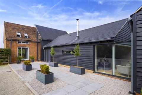 The Barn Hatch Lane, Chartham Hatch, Canterbury, CT4 7LP