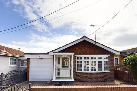2 bedroom detached bungalow for sale - Central avenue, Canvey Island - NO ONWARD CHAIN