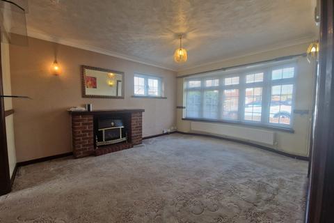 2 bedroom detached bungalow for sale - Central avenue, Canvey Island - NO ONWARD CHAIN