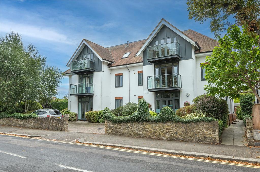 Burges Road, Thorpe Bay, Essex, SS1 2 bed penthouse for sale £700,000