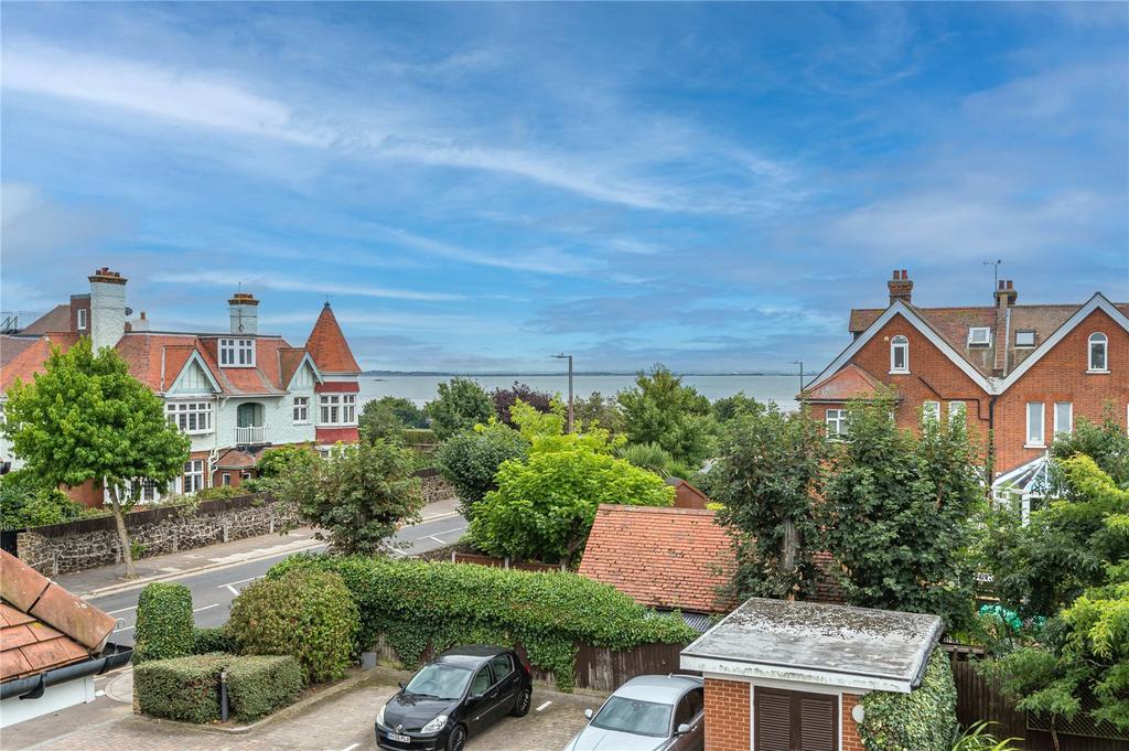Burges Road, Thorpe Bay, Essex, SS1 2 bed penthouse for sale £700,000