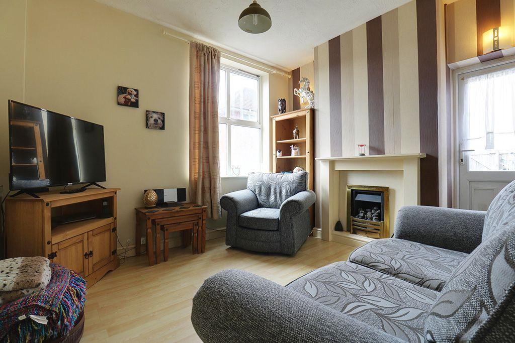 Paint Cup Row, Dudley DY2 0DF 2 bed detached house £170,000