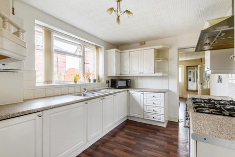 5 bedroom semi-detached house to rent, Pink Bank Lane, Manchester, M12