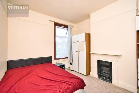 4 bedroom terraced house to rent, Masterman Road, London, E6