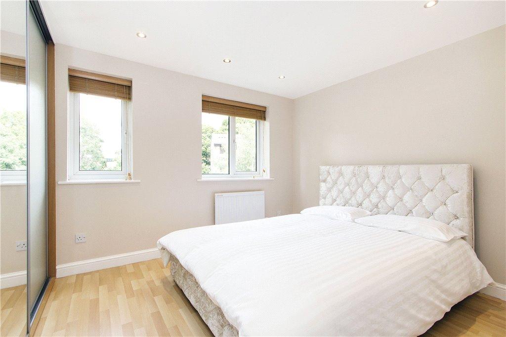 14 John Maurice Close, London, SE17 1 bed apartment £1,800 pcm (£415 pw)