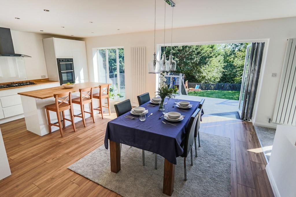 Close, Coulsdon 4 bed detached bungalow £750,000