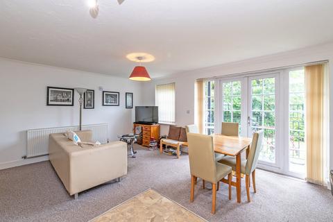 2 bedroom ground floor flat for sale - Beaumont Court, Elphins Drive, Warrington