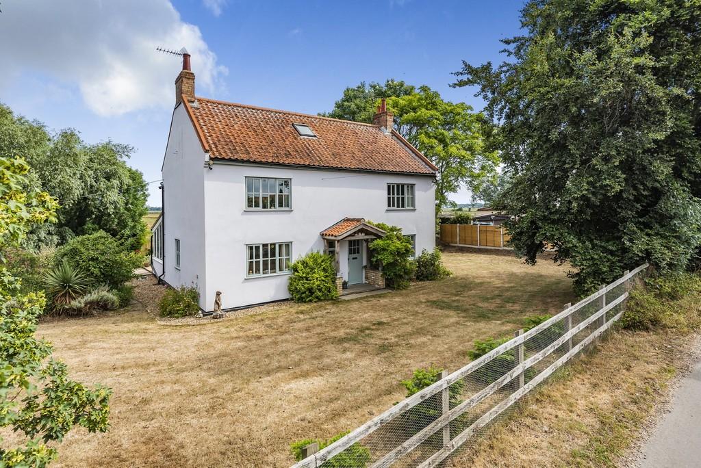 Burgh Road, Burgh St. Peter, Beccles 4 bed detached house for sale £