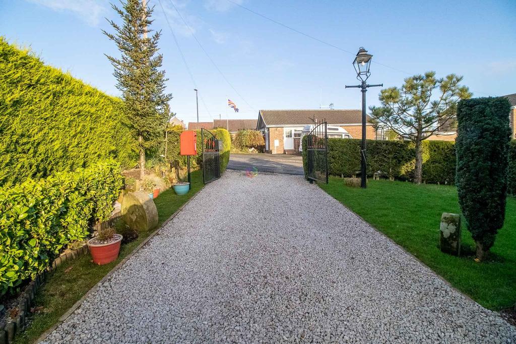 The Paddocks, Pilsley, S45 2 bed detached bungalow £220,000
