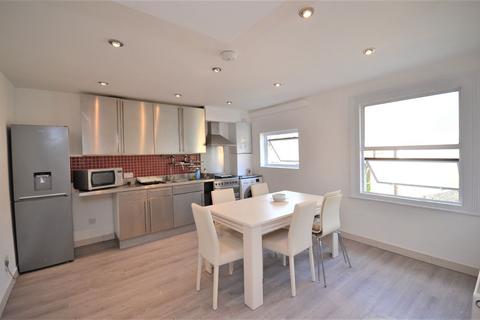 4 bedroom flat to rent, Alfred Road, London W3 6LH